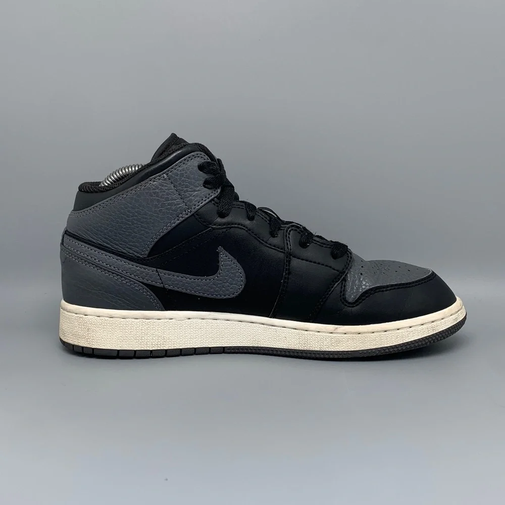 Jordan 1 Mid‎ Black Grey Shoes 554725-041 Yth Sz 7Y Women's Sz 8.5